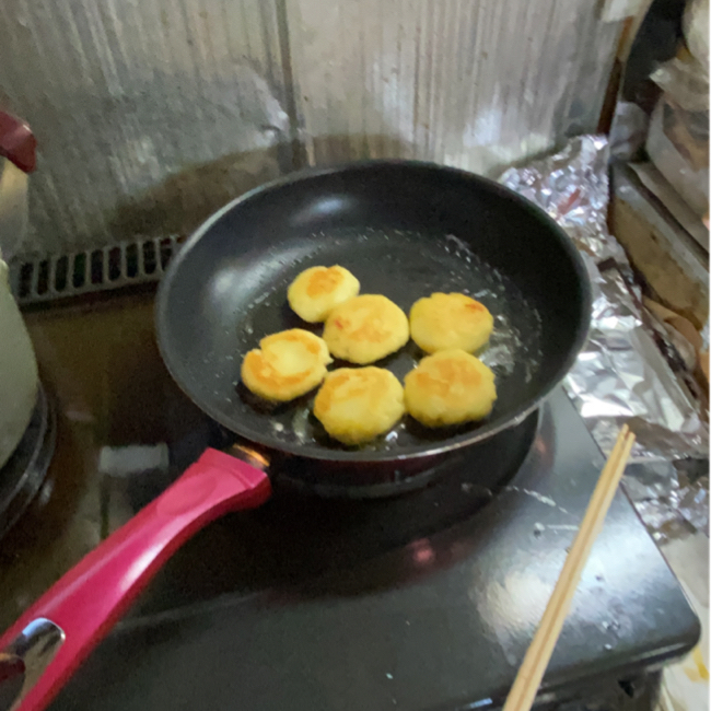 チーズとろ り ほっかほか じゃがいもチーズもちのレシピ動画 作り方 Delish Kitchen