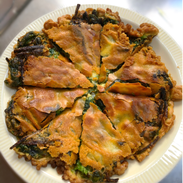カリッと香ばしい ほうれん草のチーズチヂミのレシピ動画 作り方 Delish Kitchen