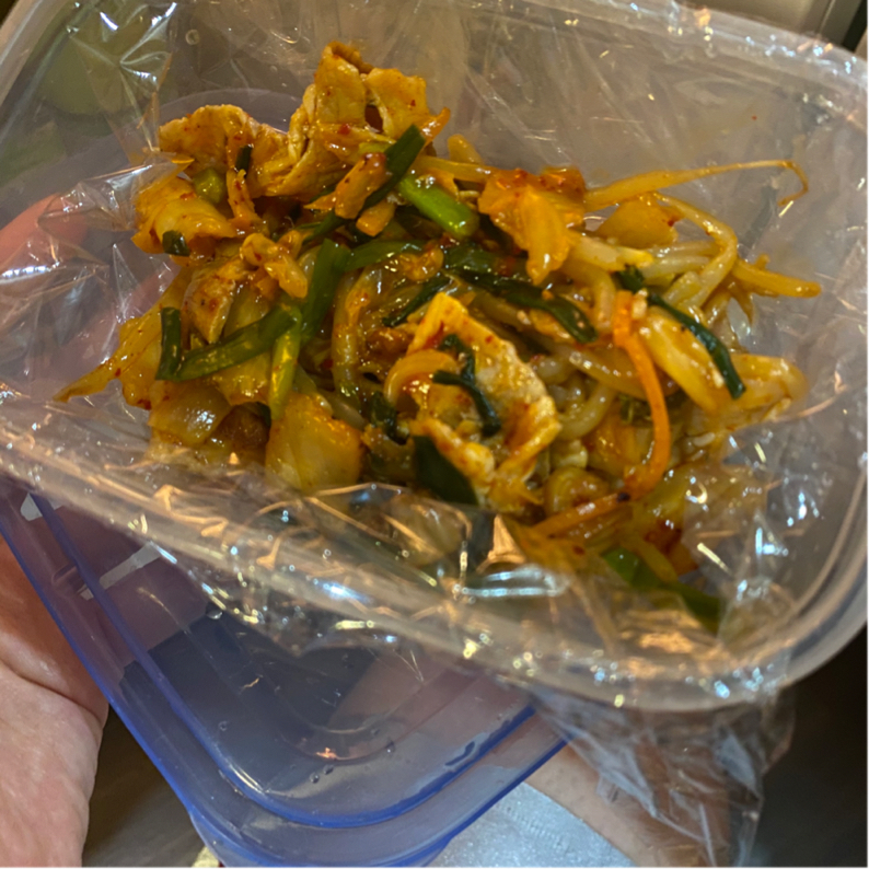さっと炒めるだけ 豚肉ともやしのキムチ炒めのレシピ動画 作り方 Delish Kitchen さっと炒めるだけ 豚肉ともやしのキムチ炒めのレシピ動画 作り方 Delish Kitchen