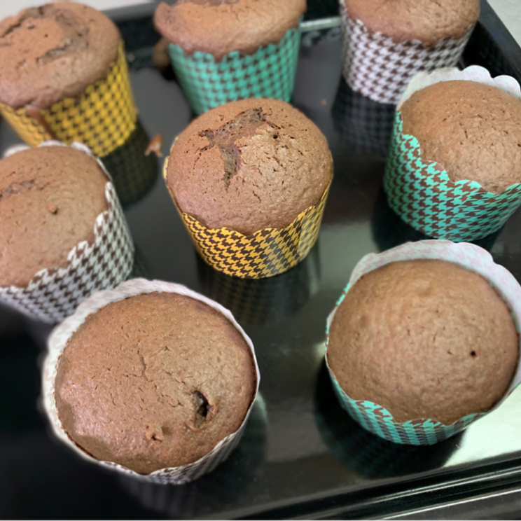 ホットケーキミックスで作る 簡単ココアカップケーキのレシピ動画 作り方 Delish Kitchen