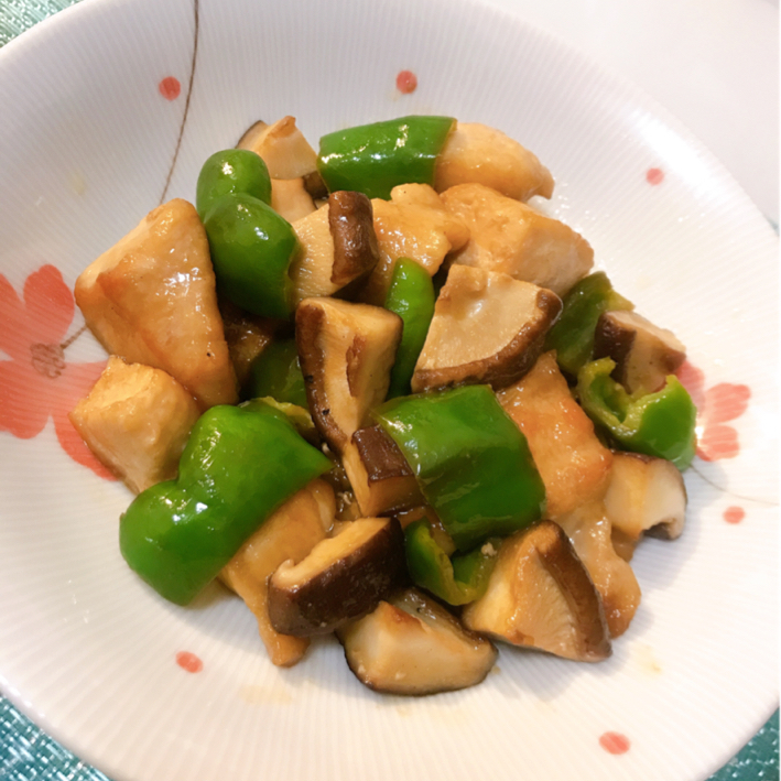 さっぱりジューシー しいたけと鶏むね肉のレモン醤油炒めのレシピ動画 作り方 Delish Kitchen