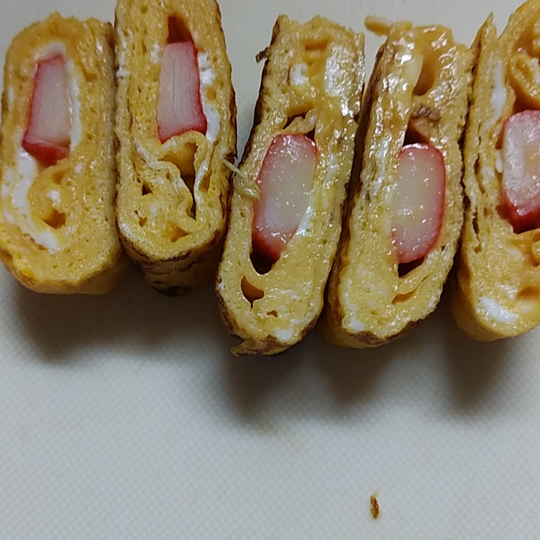 お弁当にもおすすめ カニかまぼこの卵焼きのレシピ動画 作り方 Delish Kitchen