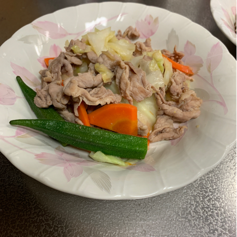 包丁いらず キャベツと豚肉のにんにく醤油炒めのレシピ動画 作り方 Delish Kitchen