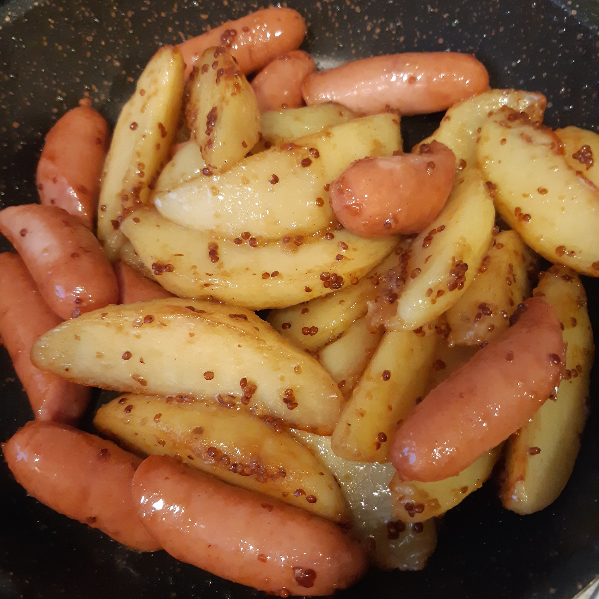 おつまみにも ソーセージじゃがのハニーマスタード炒めのレシピ動画 作り方 Delish Kitchen