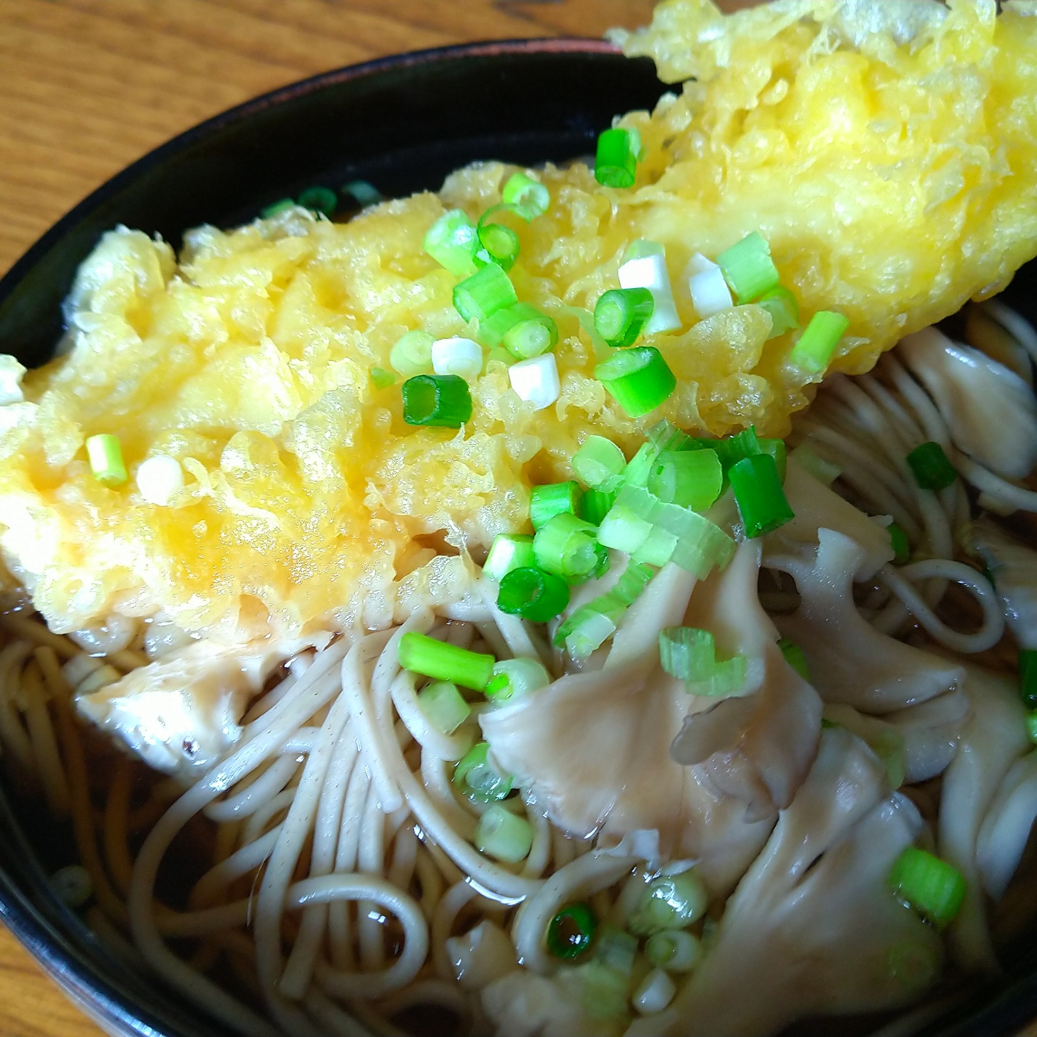 サクサクふわふわ えびの天ぷら蕎麦のレシピ動画 作り方 Delish Kitchen