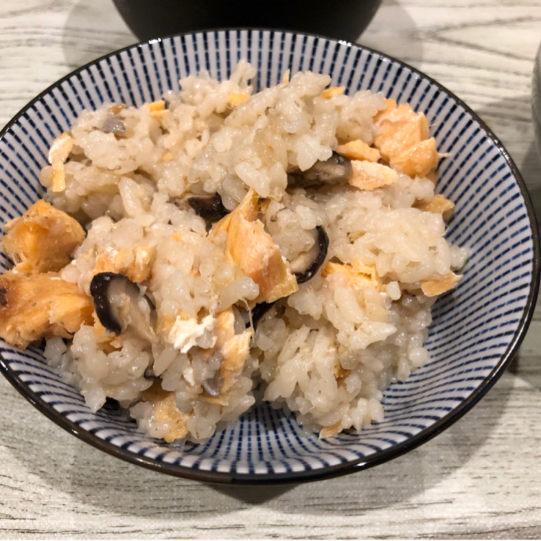 3合炊き炊飯器で！ 鮭としめじの炊き込みごはんのレシピ動画