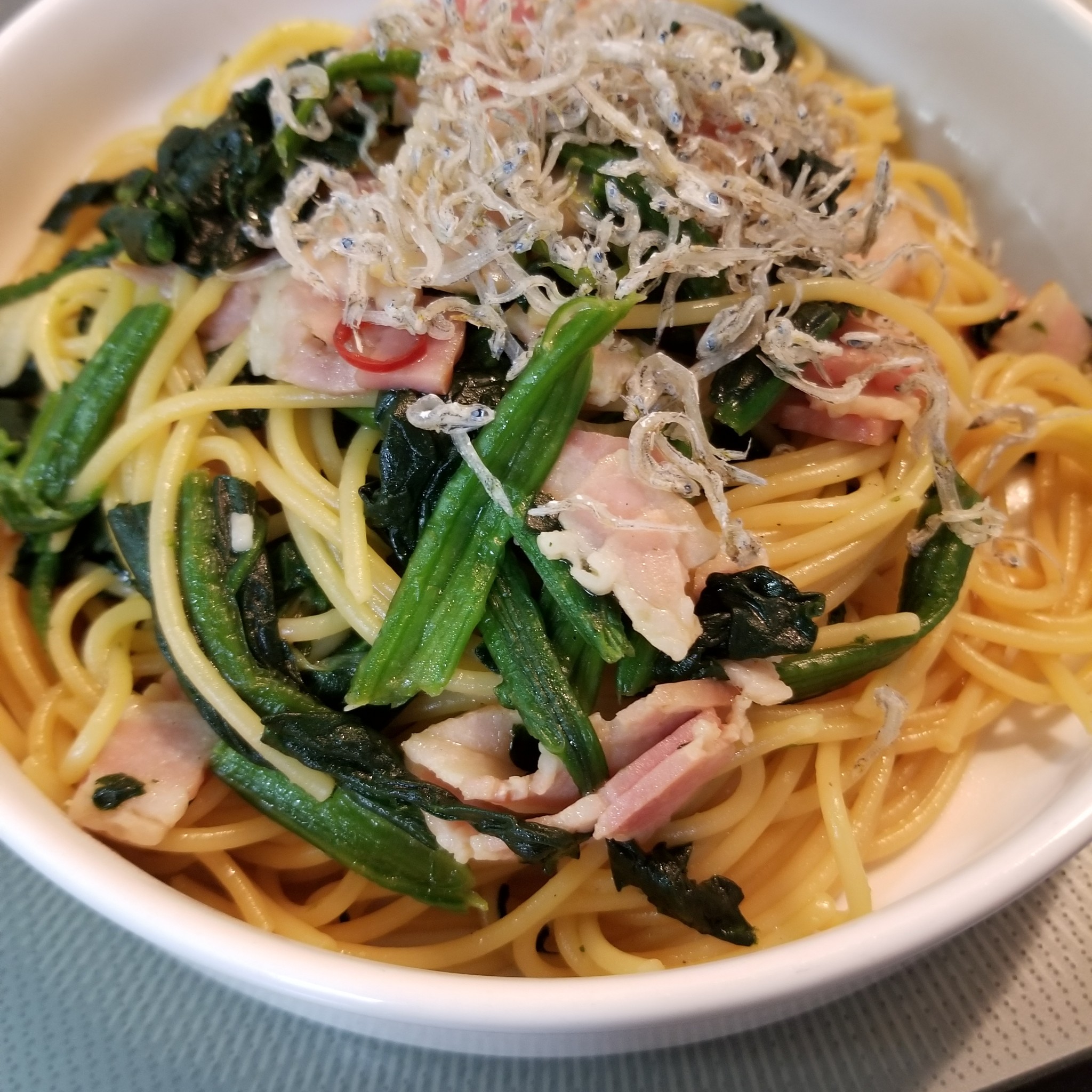 ガーリック風味が食欲をそそる♪ ほうれん草のペペロンチーノのレシピ