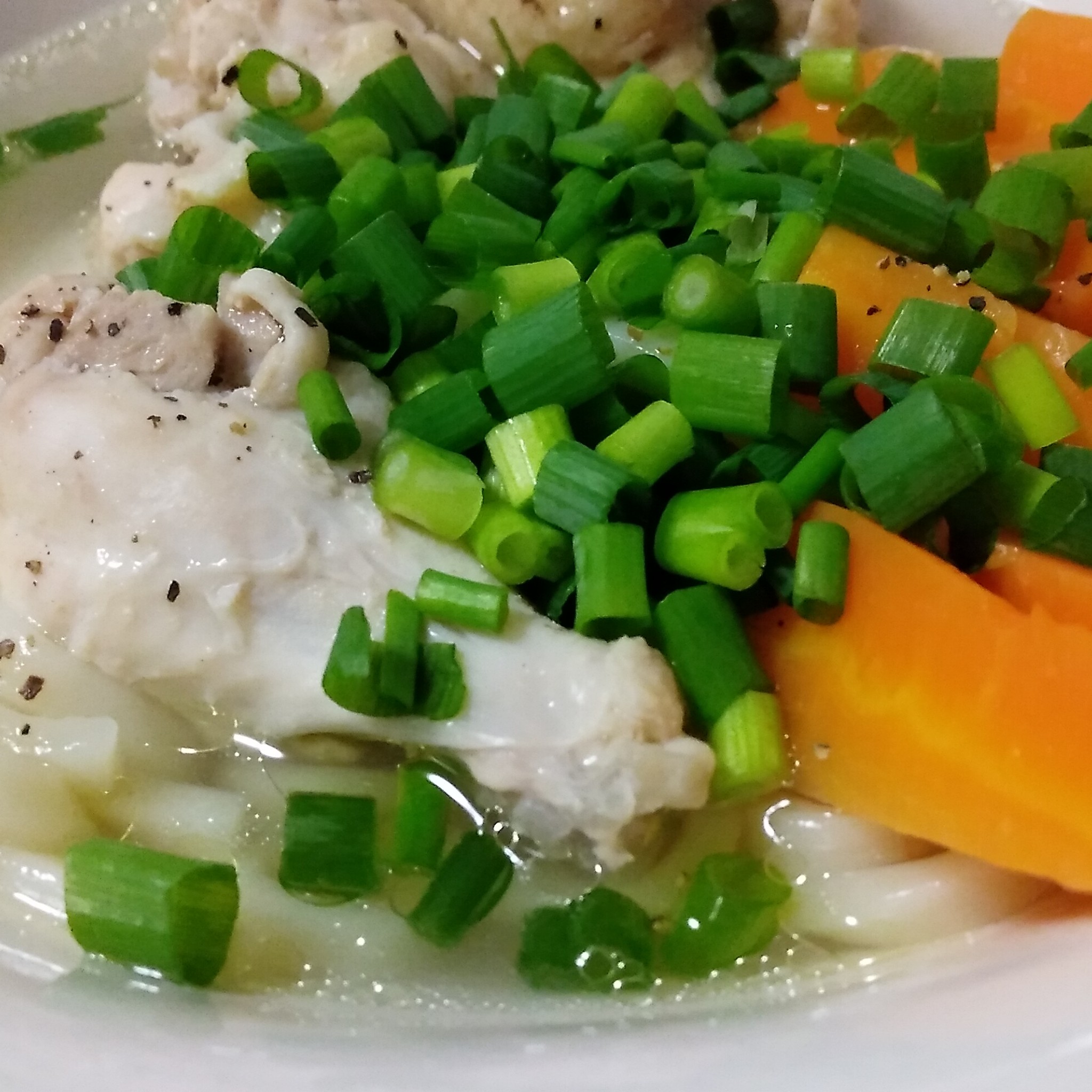 じんわりおいしい ゴロゴロにんじんと鶏手羽の塩煮のレビュー Delish Kitchen