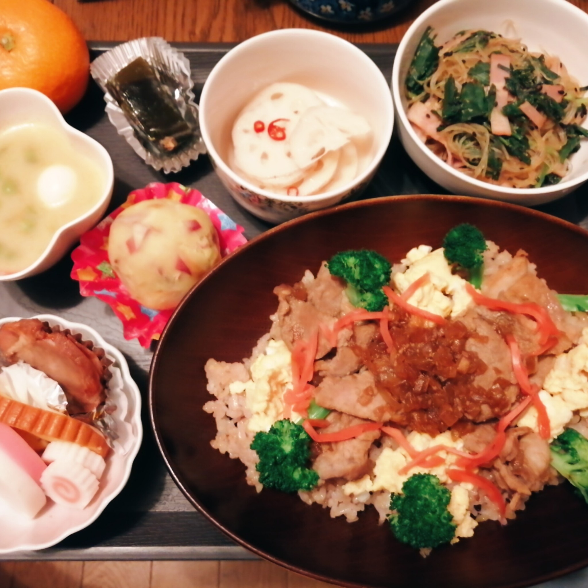 豪快 大皿料理 焼肉ちらし寿司のレシピ動画 作り方 Delish Kitchen