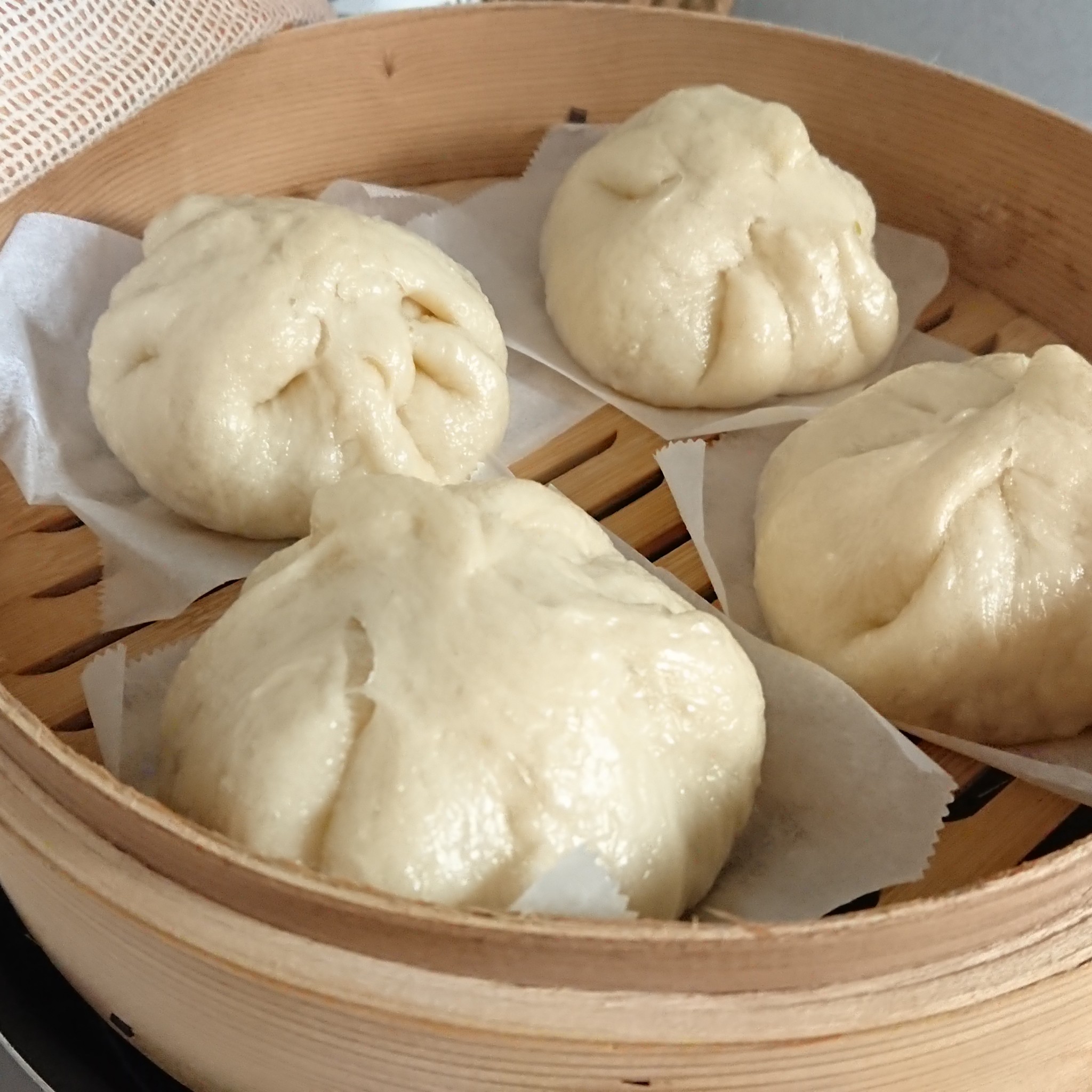 お肉たっぷり ジューシー肉まんのレシピ動画 作り方 Delish Kitchen