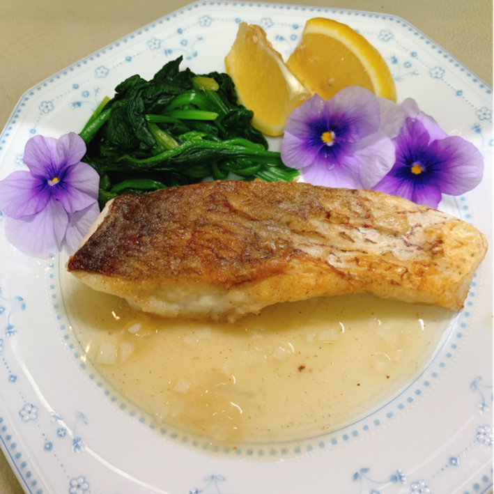 ワインのお供に 白身魚ソテーの白ワインバターソースのレシピ動画 作り方 Delish Kitchen ワインのお供に 白身魚ソテーの白ワインバターソースのレシピ動画 作り方 Delish Kitchen