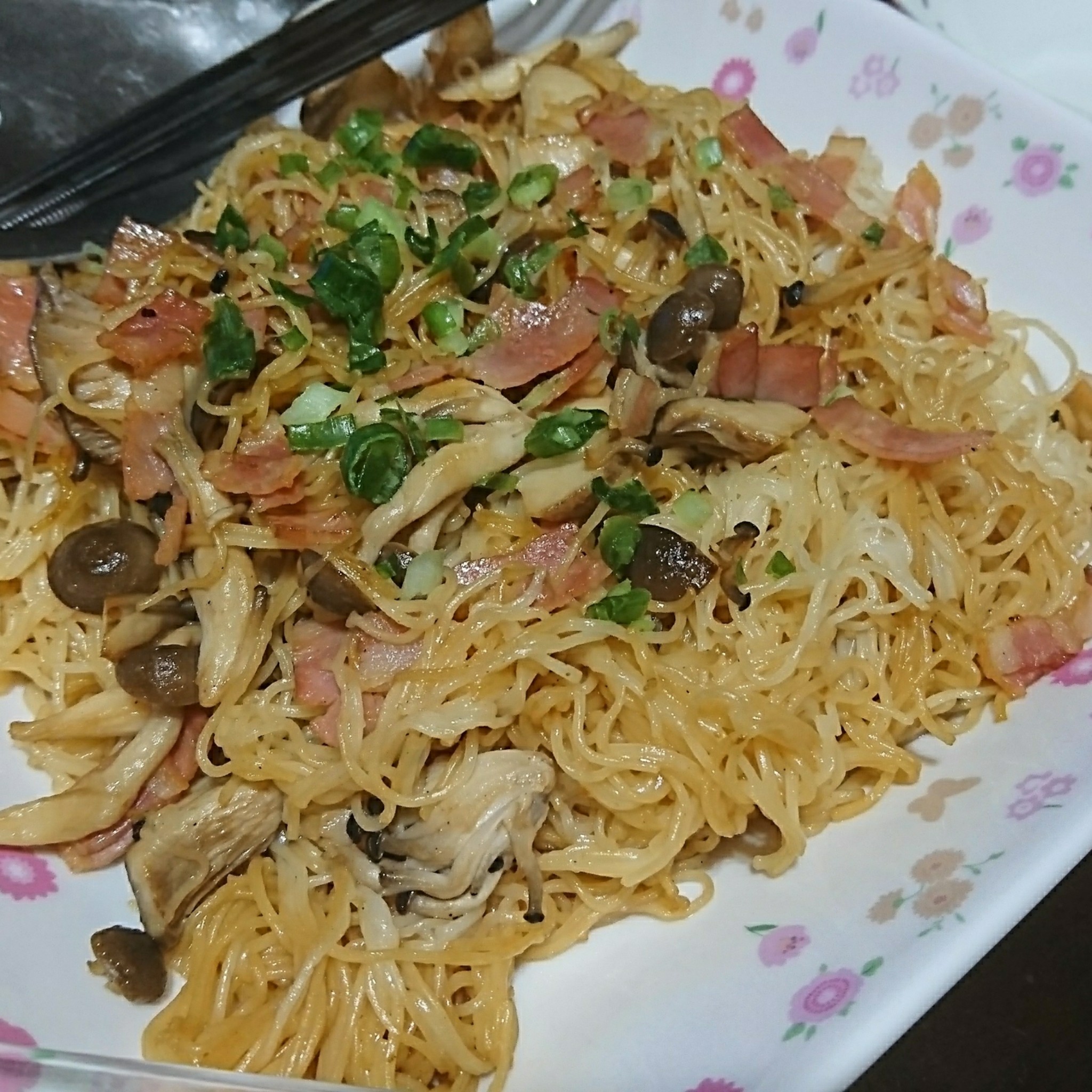 バター醤油が香ばしい きのこのバター醤油そうめんのレシピ動画 作り方 Delish Kitchen