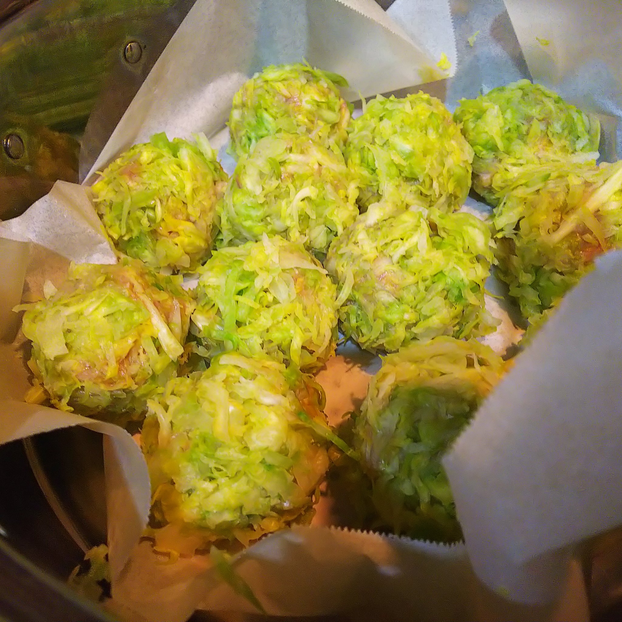 シャキシャキ食感 春キャベツの花シュウマイのレシピ動画 作り方 Delish Kitchen