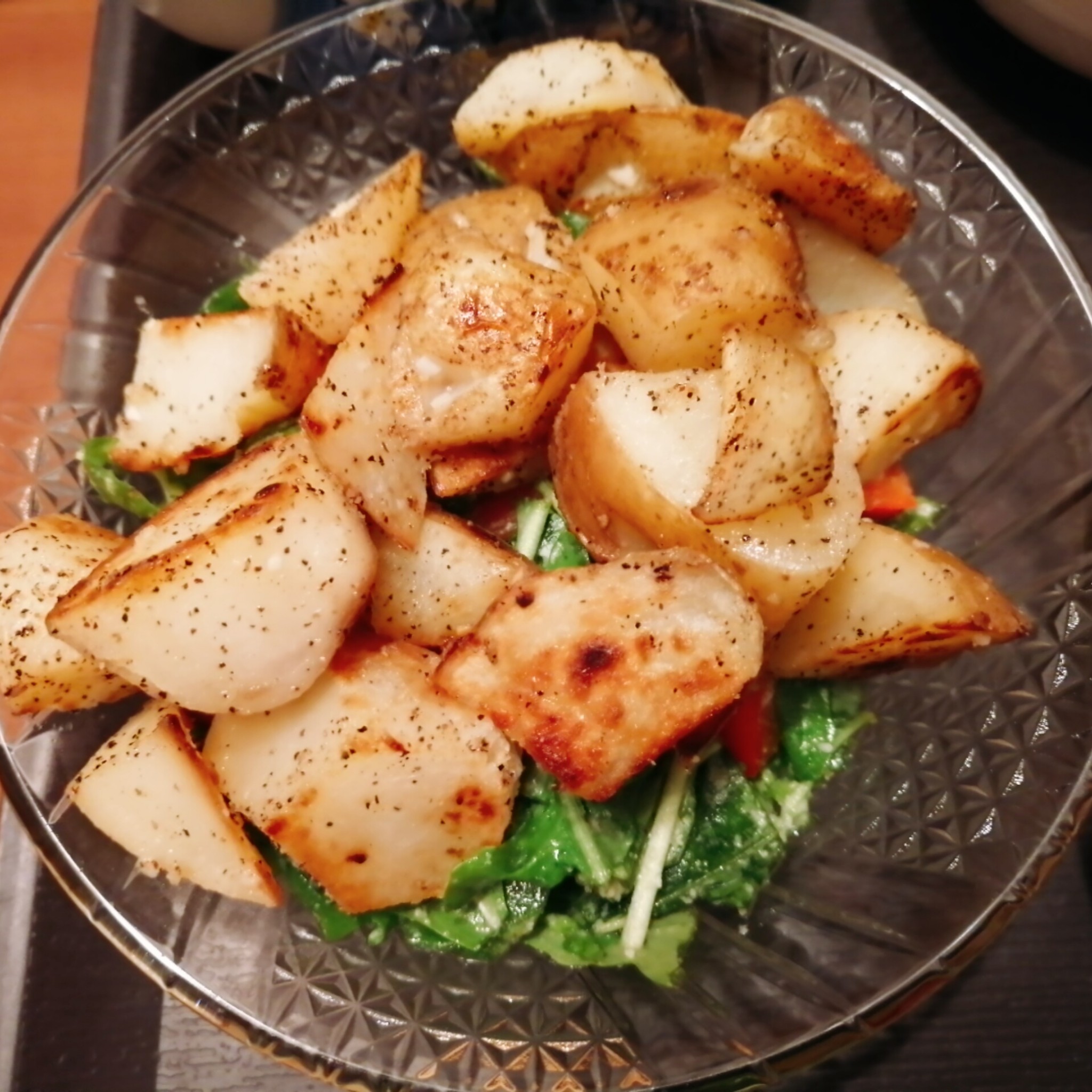 おかずサラダ ルッコラとベイクドポテトのサラダのレシピ動画 作り方 Delish Kitchen