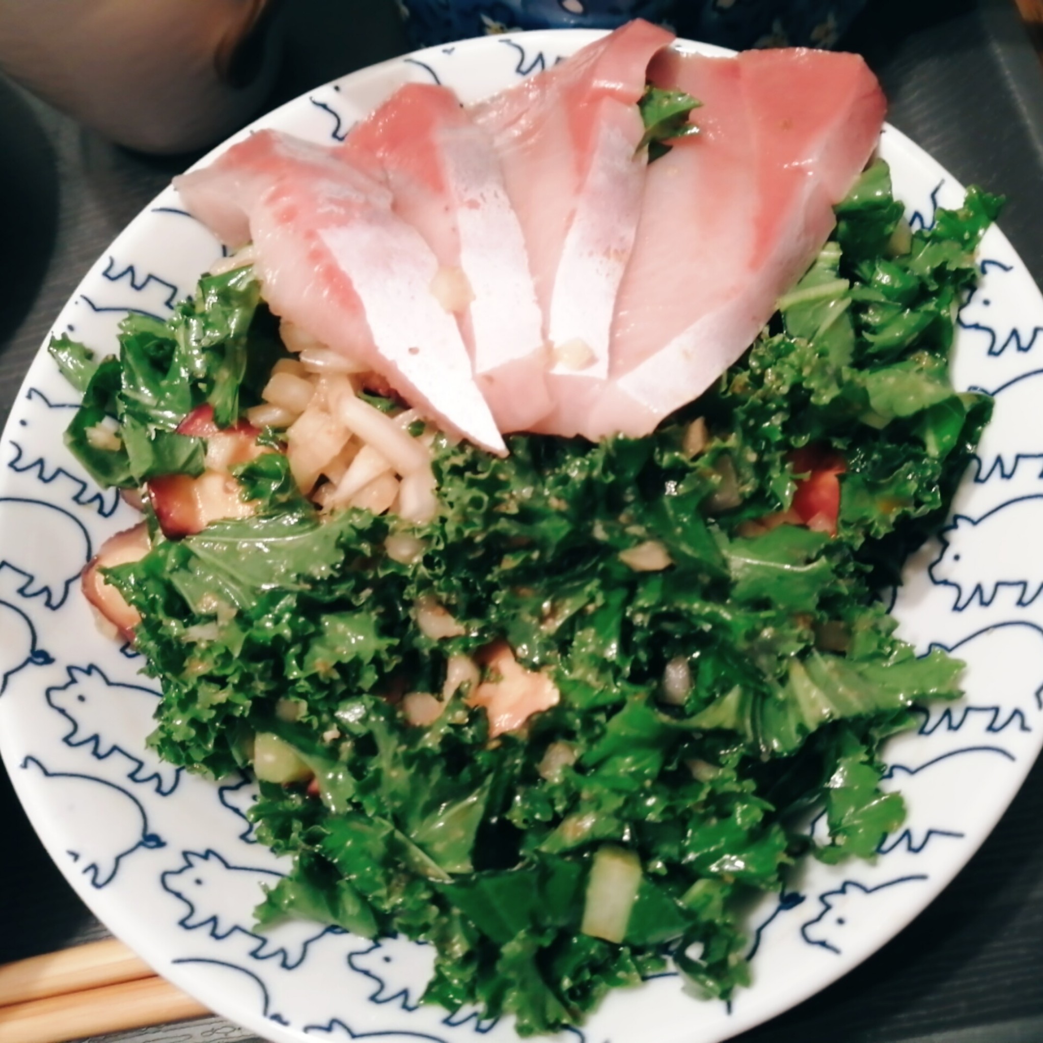 簡単で豪華 かつおのたたきとアボカドのサラダのレシピ動画 作り方 Delish Kitchen