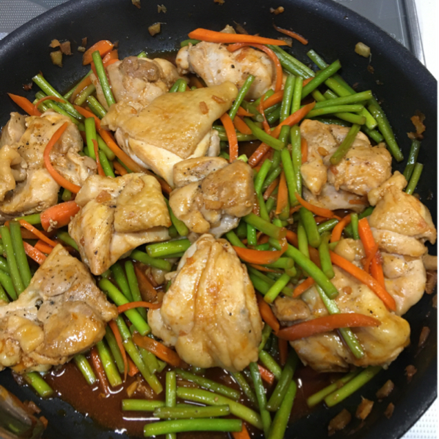 お酒のお供に 鶏肉とにんにくの芽のピリ辛炒めのレシピ動画 作り方 Delish Kitchen