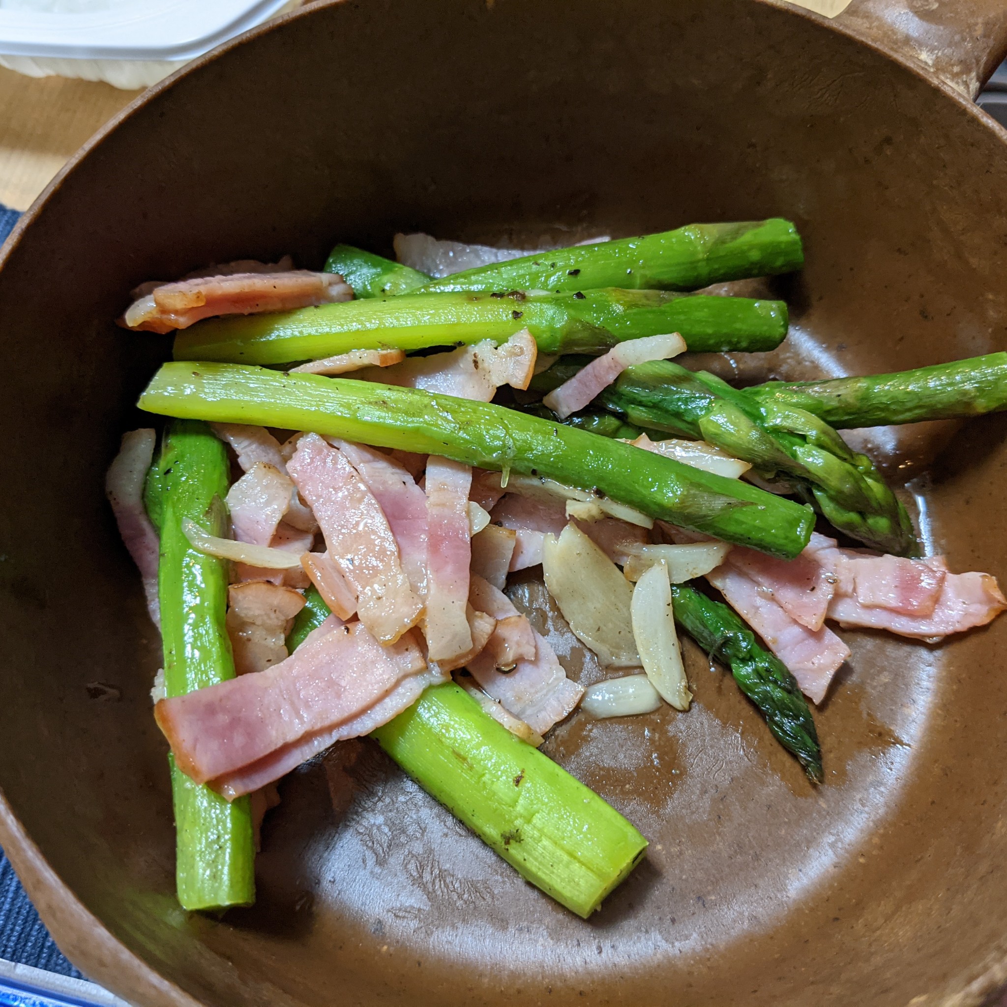 シンプルな味わい アスパラのバターソテーのレシピ動画 作り方 Delish Kitchen