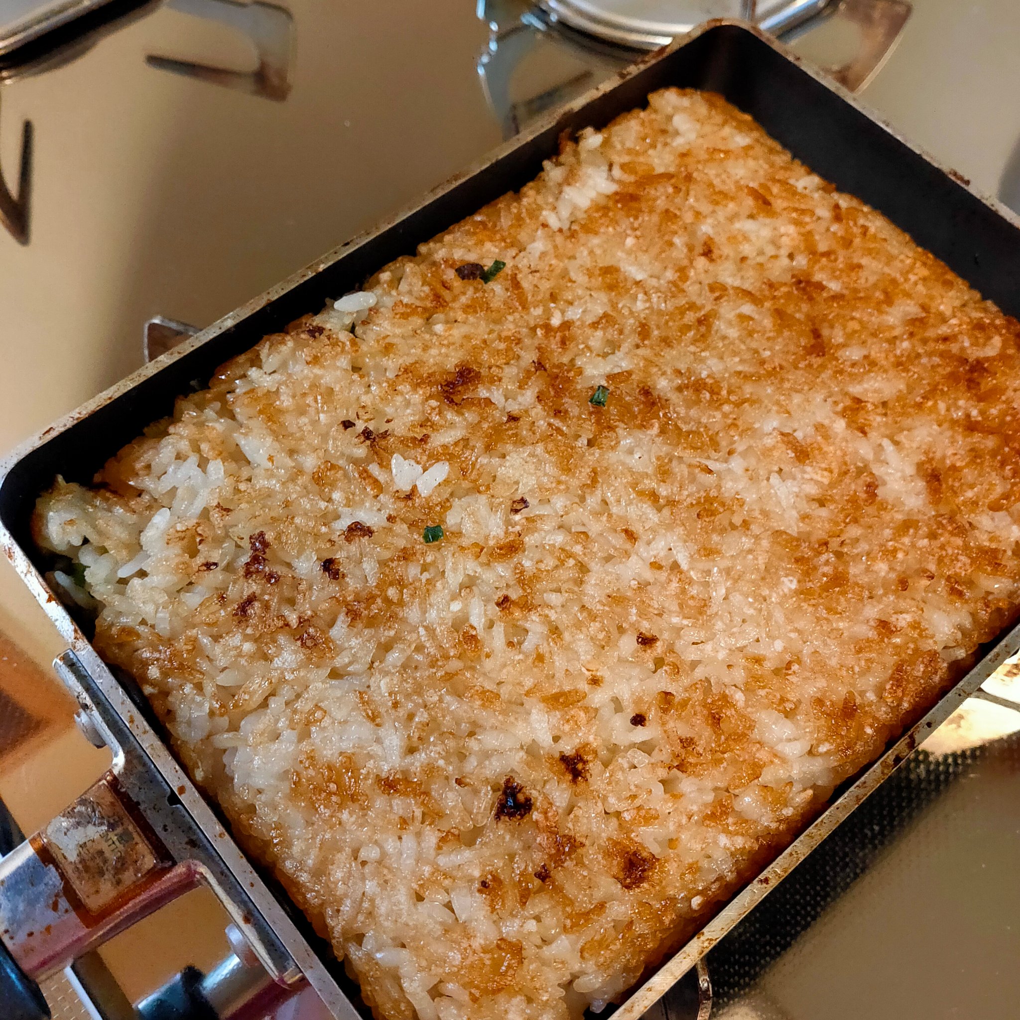 卵焼き器でカリカリ Big焼きおにぎりのレシピ動画 作り方 Delish Kitchen