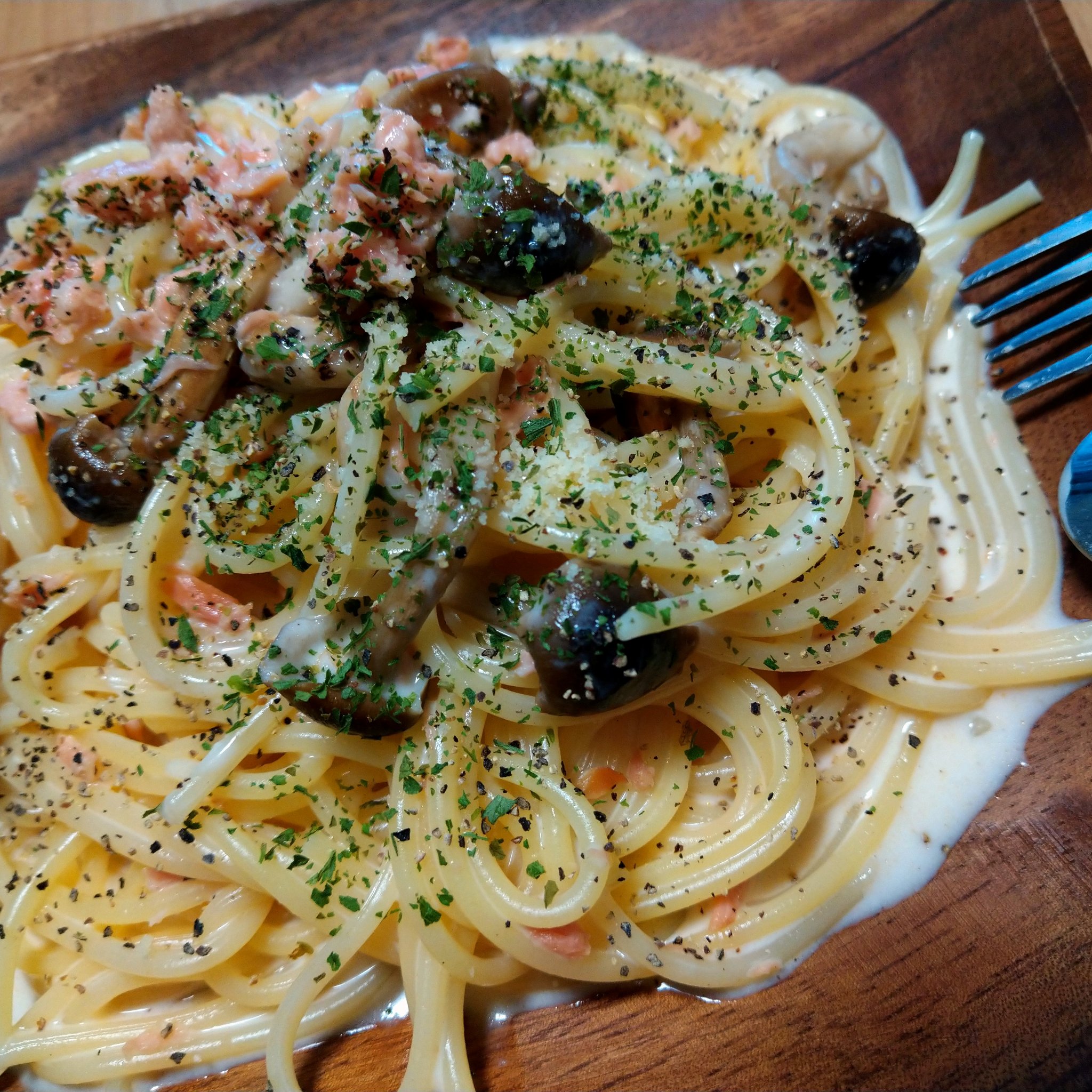 マヨネーズでコクうま 鮭のクリームパスタのレシピ動画 作り方 Delish Kitchen