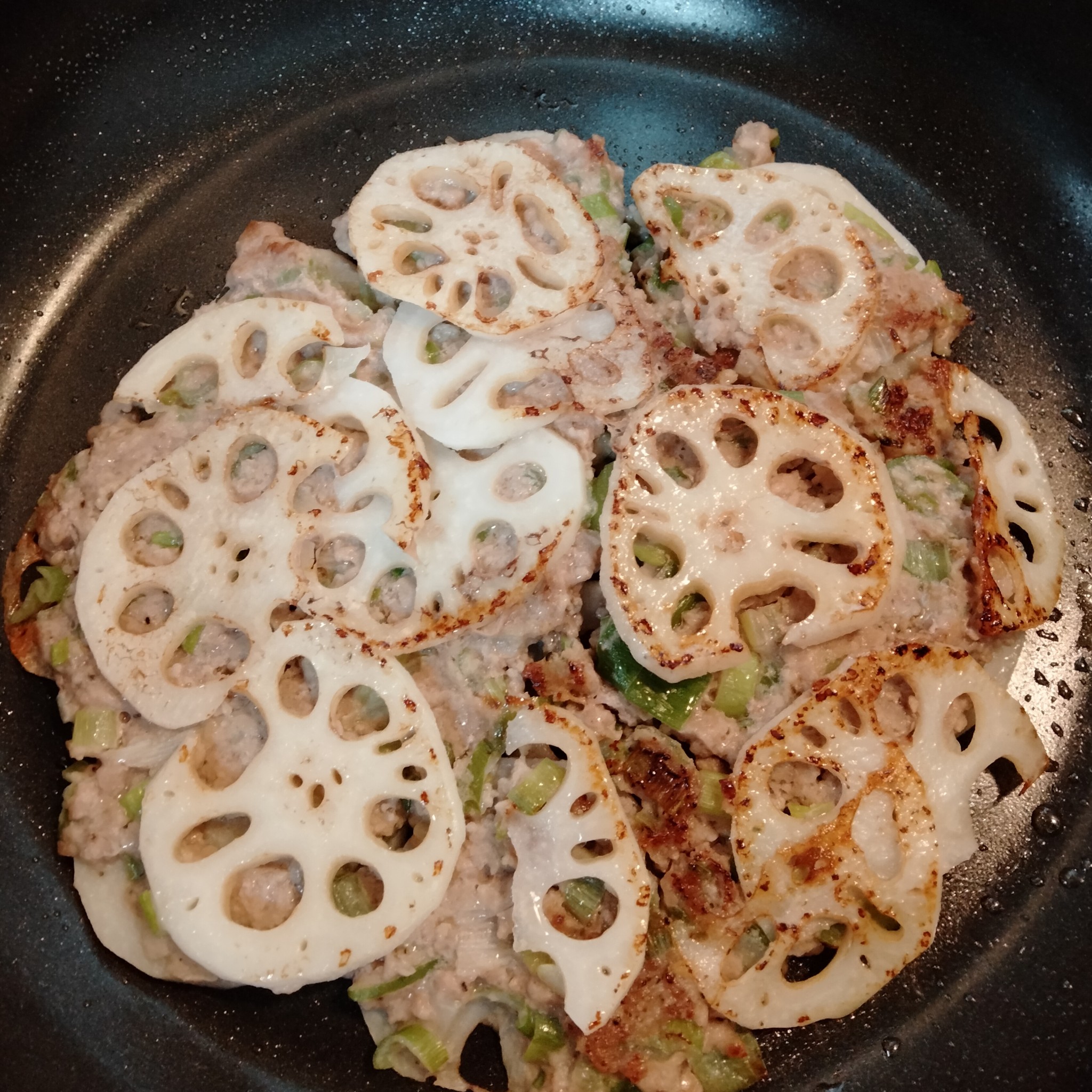 フライパンいっぱいに れんこんのはさまない焼きのレシピ動画 作り方 Delish Kitchen