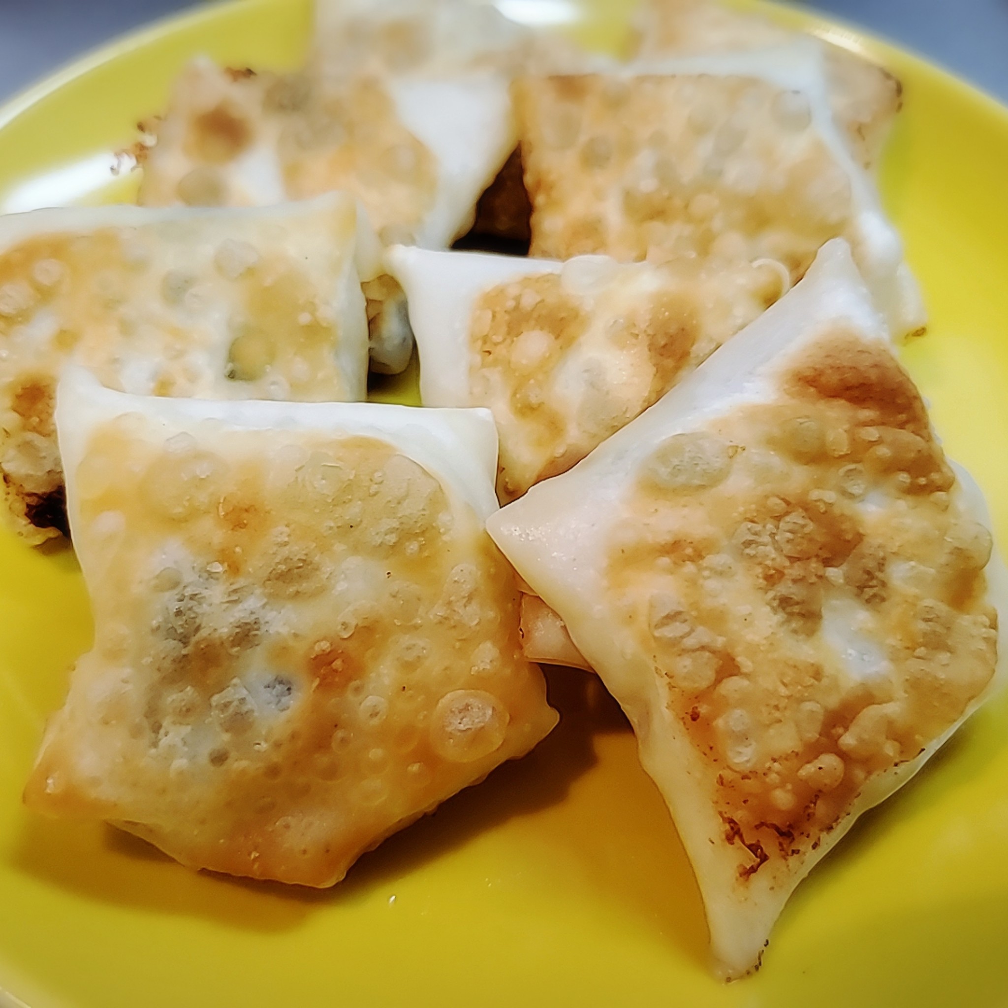 サクッとプリプリ えびと大葉のチーズ春巻きのレシピ動画 作り方 Delish Kitchen