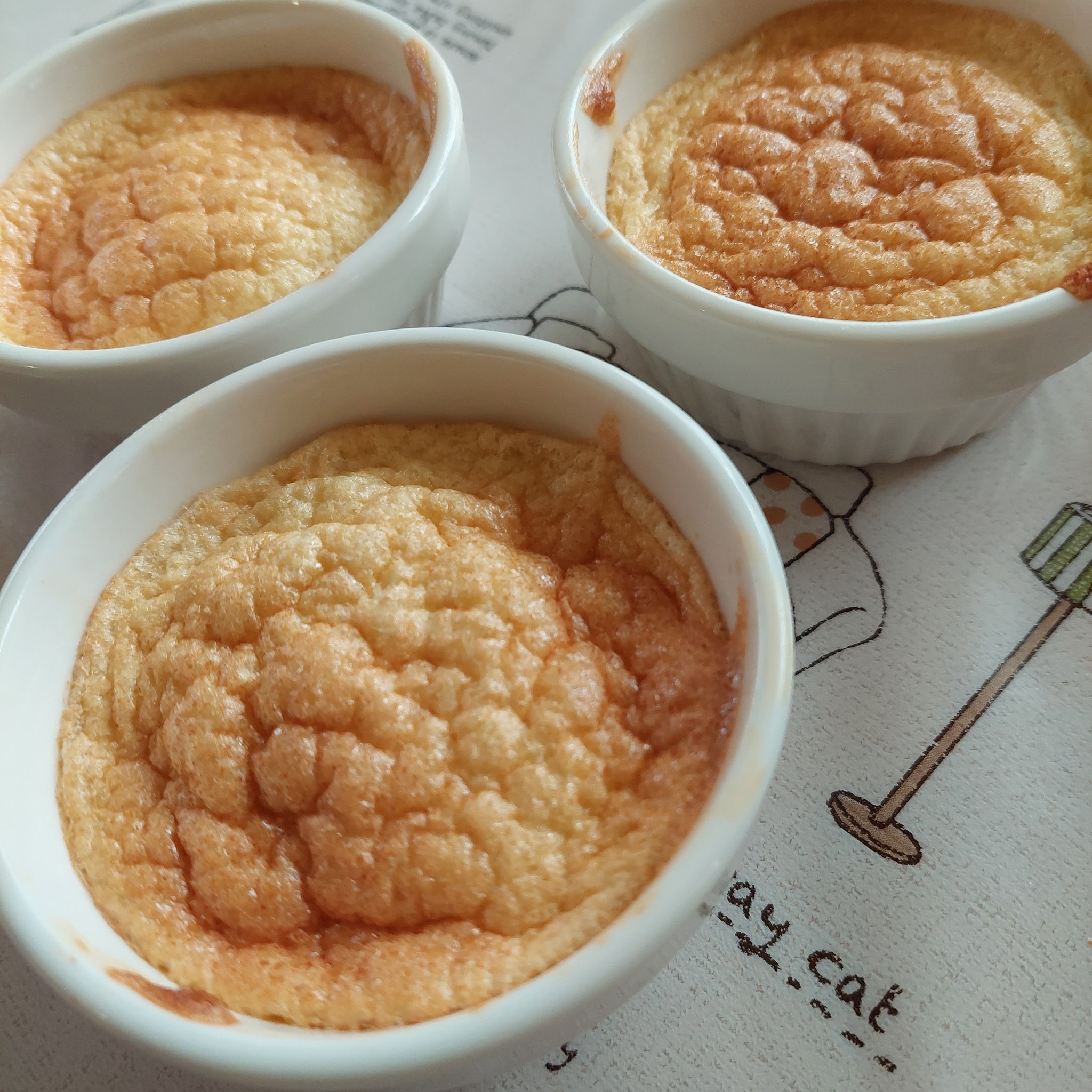 ふわふわ食感♪ バニラスフレのレシピ動画・作り方 | デリッシュキッチン