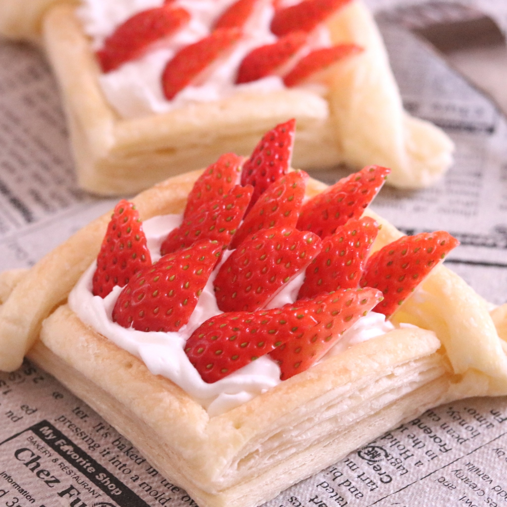 サクッと！おしゃれな♪ いちごパイのレシピ動画・作り方 | デリッシュ