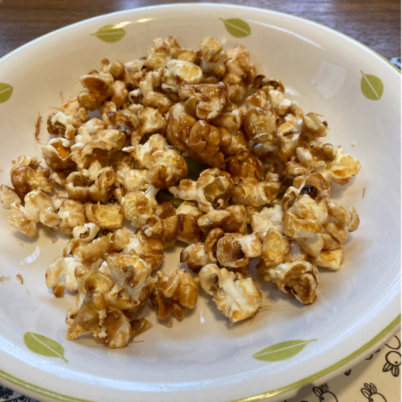 キャラメルみたい！ マシュマロポップコーンのレシピ動画・作り方 | デ