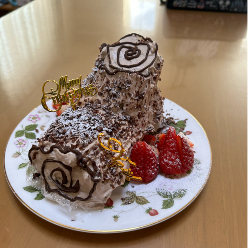 卵焼き器でふわっと♡ ミニブッシュドノエルのレシピ動画・作り方 | デ