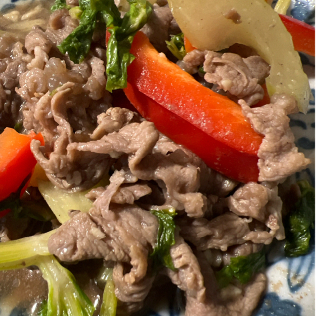 食欲そそる味わい！ 牛肉とセロリのにんにく炒めのレシピ動画・作り方